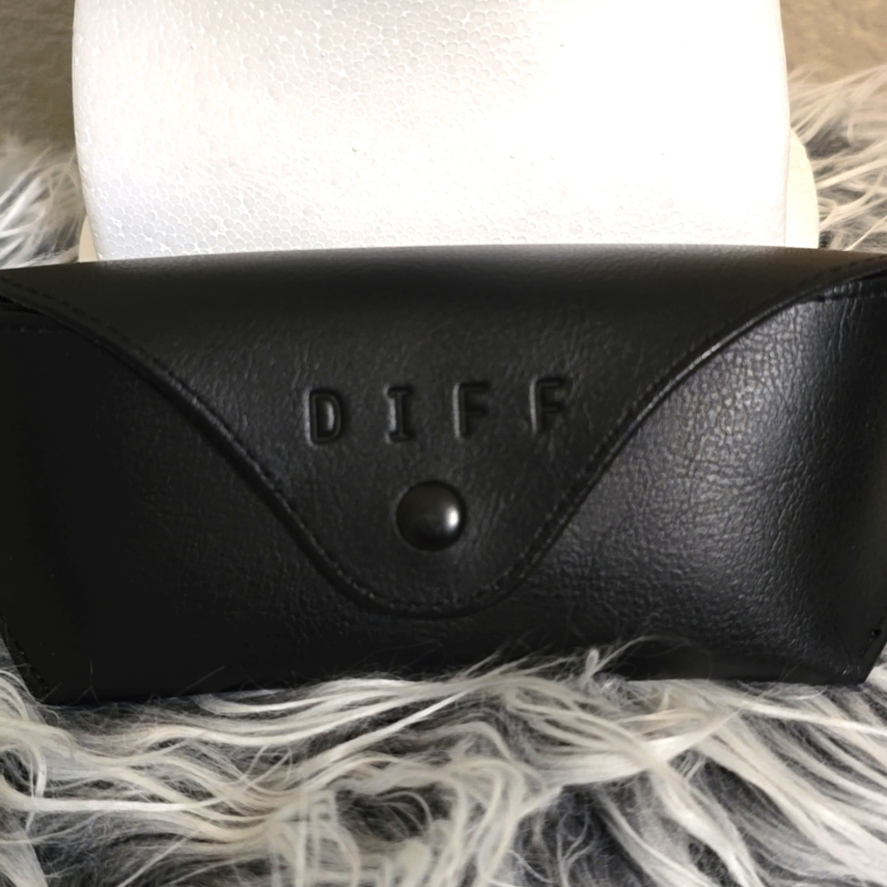 Diff Eyewear Women's Frame Mirrored Sunglasses - Picture 10 of 15